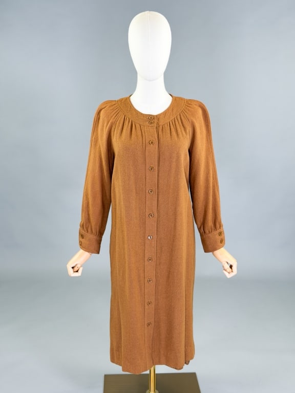 Vintage 1980s Oscar de la Renta Wool Dress: Vintage 1980s Oscar de la Renta Wool Dress having button front closure. Measuring 36 inch bust, 38 inch waist, 40 inches long, 20 inch sleeve length.