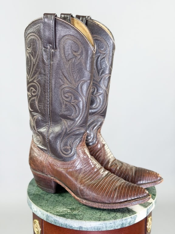 Vintage Lizard Skin Western Cowboy Boots Shoes: Vintage Lizard Skin Western Cowboy Boots Shoes marked Dan Post - size 7.5. Measuring approximately 10 inches heel to toe, 14 inches tall.