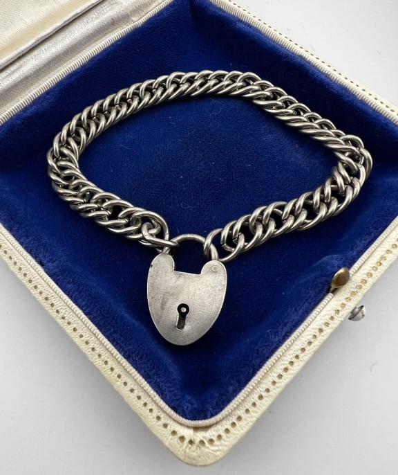 Antique Curb Link Bracelet w Heart Padlock Clasp (1 of 5)