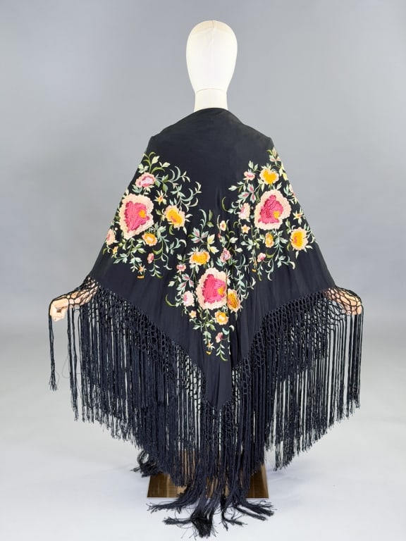 Vintage 1930s Floral Embroidered Piano Shawl Wrap (1 of 11)