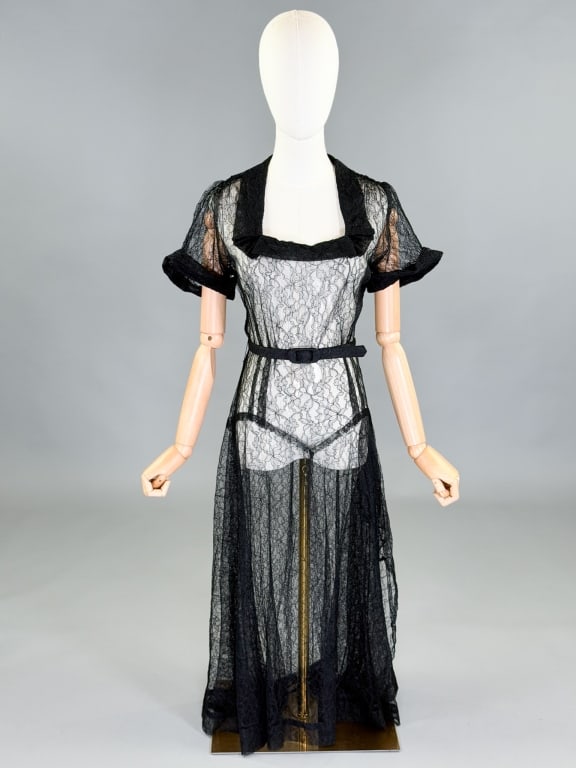 Vintage 1940s Sheer Floral Lace Belted Dress (1 of 11)