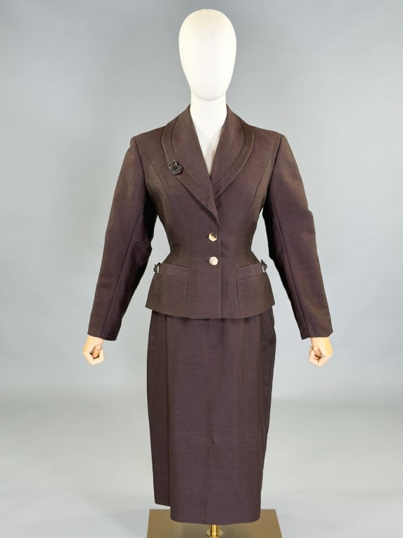 Vintage 1940s Marie Schasseng Wool New Look Suit: Vintage 1940s Marie Schasseng Wool New Look Suit having shawl collar with single breasted button front closure, skirt zips at side to close. Jacket measuring 36 inch bust, 28 inch waist, 22 inches lon