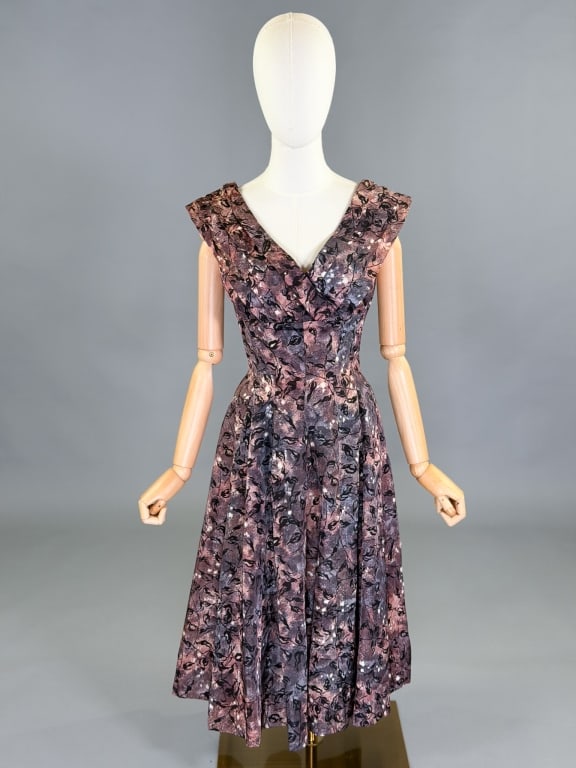Vintage 1950s Leaf Printed Fit n Flare Dress: Vintage 1950s Leaf Printed Fit n Flare Dress having back zip closure. Measuring 40 inch bust, 26 inch waist, 42 inches long.