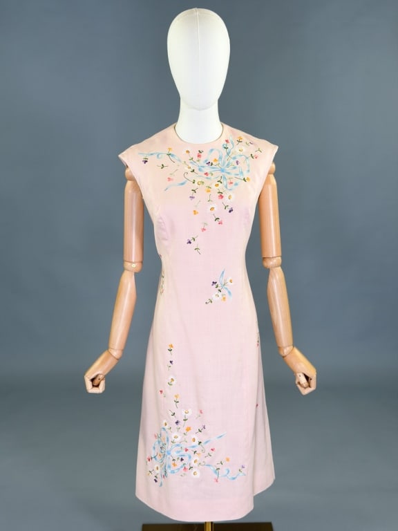 Vintage 1950s Linen Floral Embroidered Shift Dress: Vintage 1950s Linen Floral Embroidered Shift Dress having floral embroidery and beading throughout with center back zip closure. Measuring 36 inch bust, 33 inch waist, 40 inches long. General wear as 