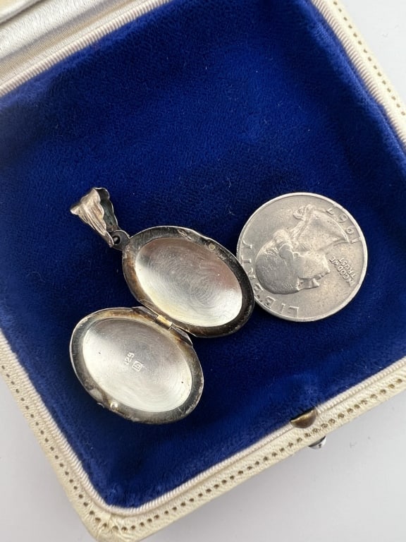 Sterling Silver Chased Scrollwork Motif Locket - 4