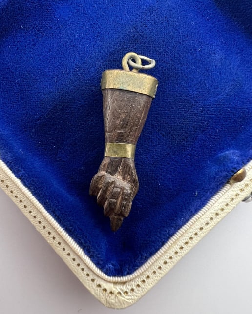 Vintage Carved Wooden Figa Necklace Pendant Charm (1 of 6)