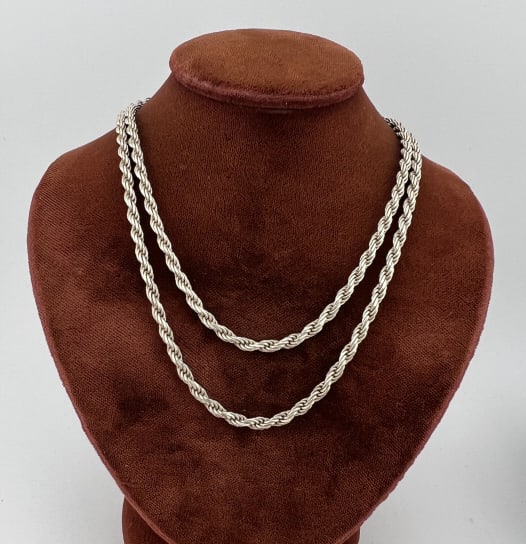 Vintage Italian Sterling Rope Chain Necklace: Vintage Italian Sterling Silver Rope Twist Chain Necklace. Hallmarked 925 and ITALY. Measures 24 inches in length.