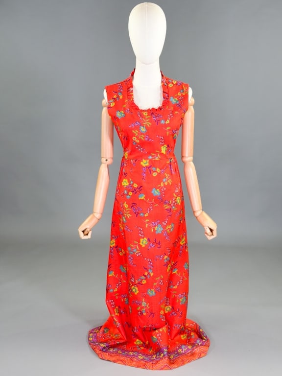 Vintage 1970s Floral Maxi Dress: Vintage 1970s Floral Maxi Dress having back zip closure and ruffled neckline. Measuring 36 inch bust, 28 inch waist, 56 inches long.