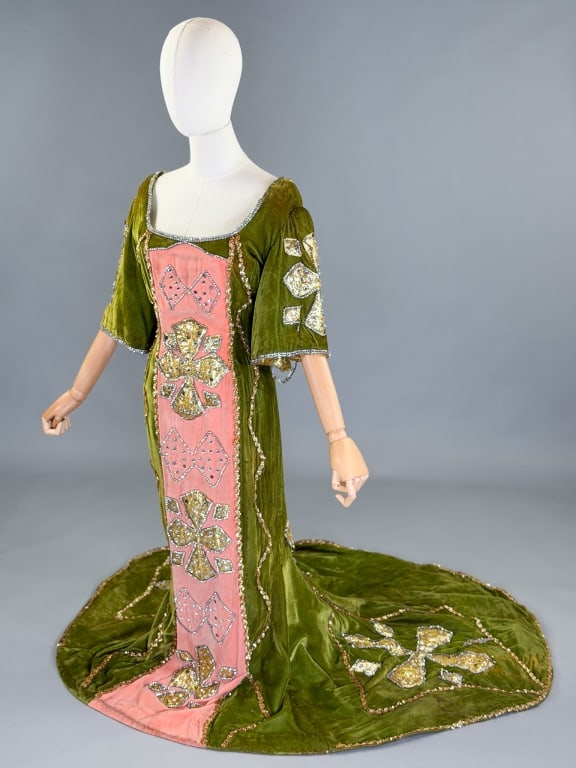 Vintage Velvet Embellished Fancy Dress Costume (1 of 17)