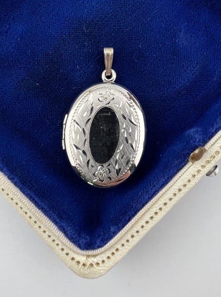 Vintage Rhodium Plated Sterling Silver Locket (1 of 7)