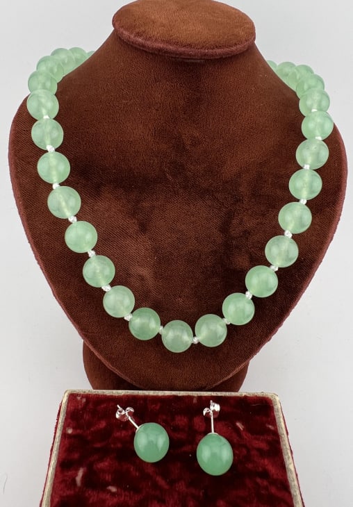 Hand Knotted Green Jade Necklace & Earring Set (1 of 6)
