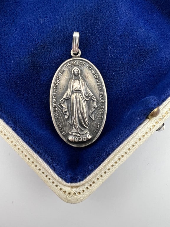 Vintage Sterling Virgin Mary Religious Pendant (1 of 5)