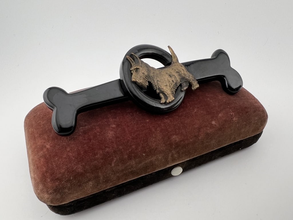 Vintage Bakelite Bone Brooch w Scottie Dog Mount (1 of 5)