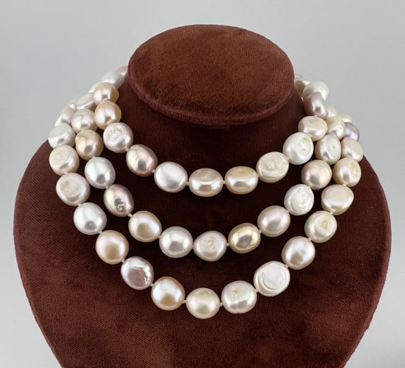 Hand Knotted Cultured Baroque Pearl Necklace: Hand Knotted Cultured Baroque Pearl Necklace Strand. Hand knotted on silk thread. Featuring high luster baroque cultured pearls in tones of white, pink and champagne. Pearls vary slightly in size, ave
