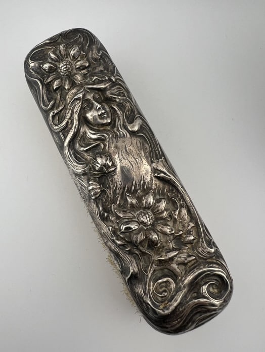 Antique 1900 Impressive Sterling Art Nouveau Brush: Antique Circa 1900 Impressive Sterling Silver Repousse Art Nouveau Brush. Hallmarked. Featuring a portrait of a lady with flowing hair, surrounded by flowers and scrollwork. Measures 7 inches in lengt
