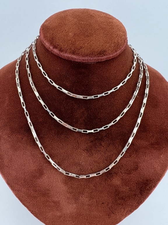 Vintage Italian Paper Clip Sterling Necklace Chain: Vintage Italian Paper Clip Sterling Necklace Chain. Hallmarked on either side of the clasp 925 and ITALY. Measures 30 inches in length.