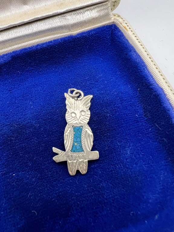 Sterling Silver & Turquoise Owl Necklace Pendant: Vintage Sterling Silver & Turquoise Owl Necklace Pendant. Hallmarked on the back. Measures 1.25 inches in length.