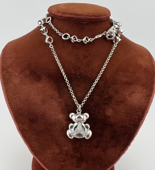 Di Modolo Milano Italy Sterling & Diamond Necklace: Di Modolo Milano Italy Sterling & Diamond Necklace. This pendant retails for $795 not including the chain. Italian sterling silver necklace chain with teddy bear pendant made by Di Modolo Milano. Set 