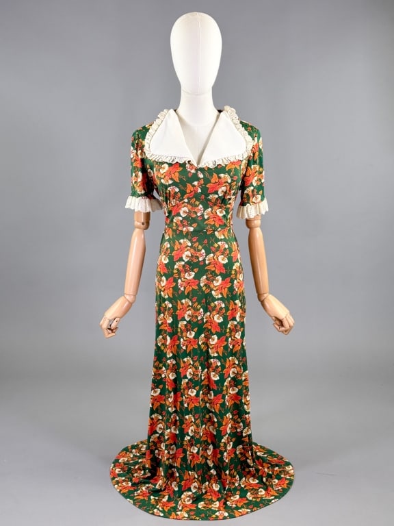 Vintage 1970s Floral Print Knit Lace Maxi Dress: Vintage 1970s Floral Print Knit Lace Maxi Dress having exaggerated lace trimmed collar and sleeves with center back zip closure and attached tie at waist. Measuring 34 - 38 30 - 34 inch waist, 52 inch