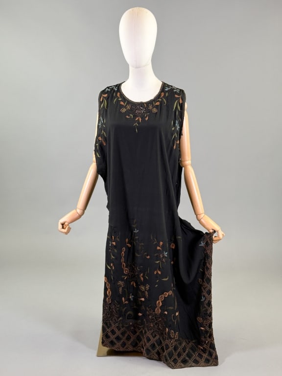 Antique 1920s L'Etoile Beaded Embroidered Dress: Antique 1920s L'Etoile Beaded Embroidered Dress having glass bead and lame floral embroidery throughout, no closures slides over head. Labeled L'Etoile Hand Made in France - marked size 40. Measuring 