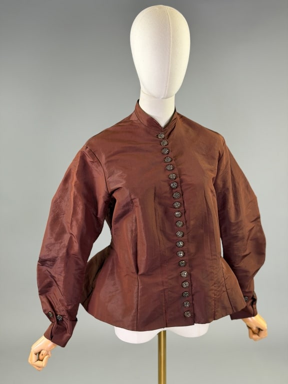 Antique Victorian 1880s Silk Bodice Blouse Top: Antique Victorian 1880s Silk Bodice Blouse Top having button front closure and bustle back, lined in polished cotton. Measuring 40 inch bust, 36 inch waist, 22 inches long, 22 inch sleeve length. Gene