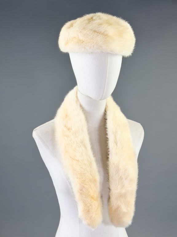 Vintage 1950s Best & Co White Mink Hat & Scarf Set: Vintage 1950s Best & Co White Mink Hat & Scarf Set with beret style hat, fully lined labeled Best & Co. measuring approximately 20.5 inches inside. Scarf with clips at ends, measuring approximately 38