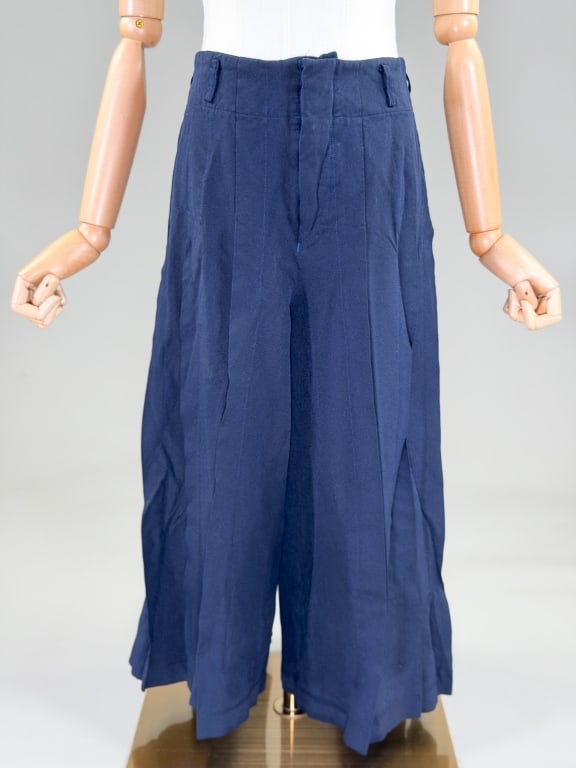 Comme De Garcons Pleated Cullotte Shorts (1 of 7)