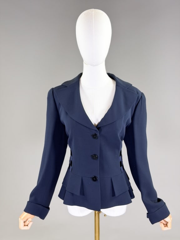 Vintage 1990s Armani Collezioni Blazer Jacket: Vintage 1990s Armani Collezioni Blazer Jacket having notched lapel collar with single breasted button front closure and woven design at waist, fully lined. Labeled Armani Collezioni, marked size 50. M