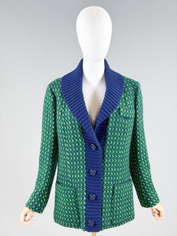 Vintage 1970s Jean Patou Tweed Knit Blazer Jacket: Vintage 1970s Jean Patou Tweed Knit Blazer Jacket having button front closure and front pockets. Measuring 40 inch bust, 38 inch waist, 27 inches long, 23 inch sleeve length. General wear as shown thr