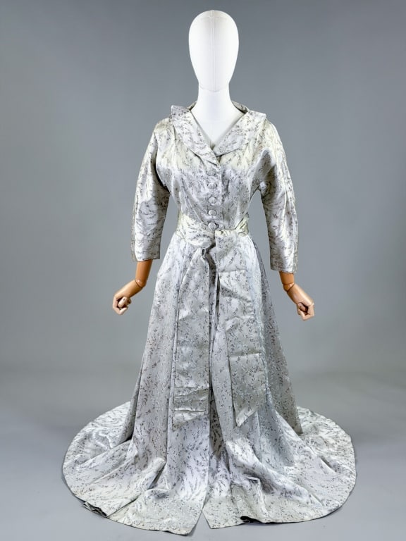 Vintage 1950s Metallic Brocade Dressing Gown Robe: Vintage 1950s Metallic Brocade Dressing Gown Robe having button front closure and belt at waist. Measuring 34 inch bust, 26 inch waist, 58 inches long, 17 inch sleeve length. General wear throughout a