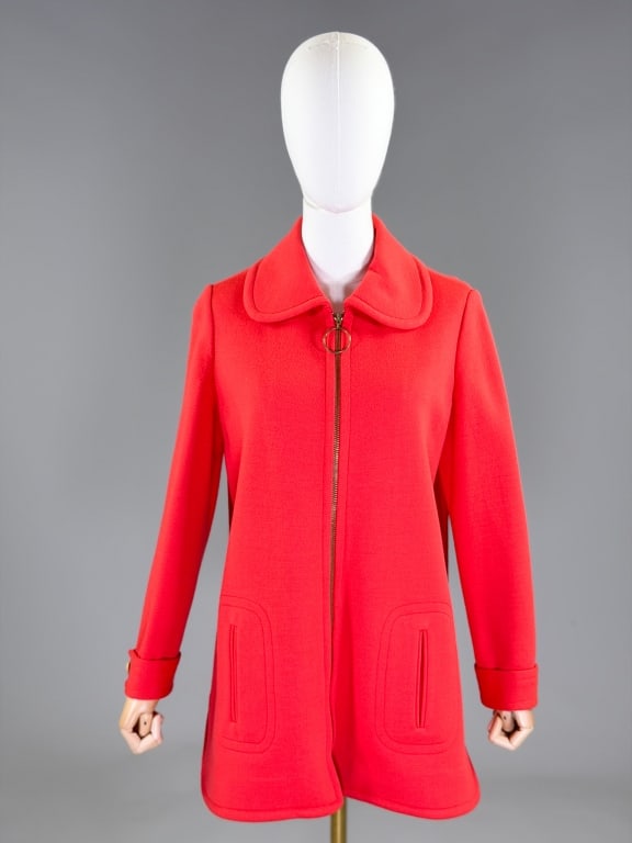 Vintage 1960s Knit Zip Front Swing Coat Jacket: Vintage 1960s Knit Zip Front Swing Coat Jacket having Peter Pan collar at neck with zip front closure and two front pockets. Labeled "Kimberly" 100% Wool. Measuring 20-26 inch bust, 30 inches long, 24
