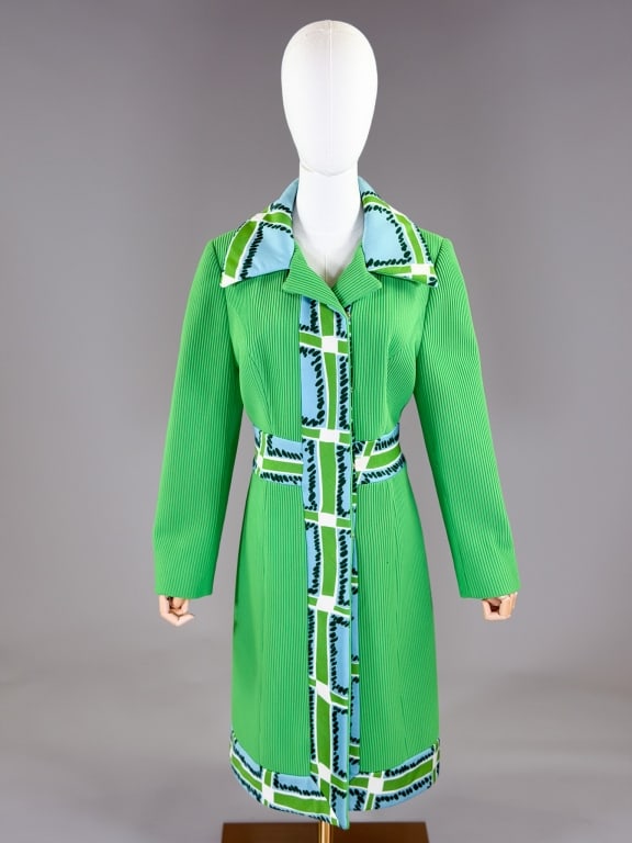 Vintage 1960s Lilli Ann Mod Knit Dress Coat: Vintage 1960s Lilli Ann Mod Knit Dress Coat having exaggerated collar at neck with snap front closure fully lined. Labeled Lilli Ann Knit. Measuring 40 inch bust, 34 inch waist, 41 inches long, 24 inc
