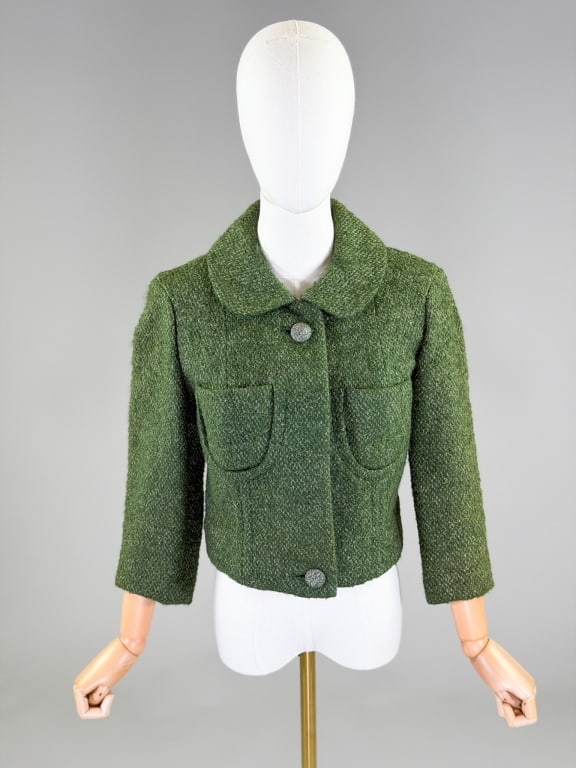 Vintage 1960s Mod Wool Cropped Blazer Jacket: Vintage 1960s Mod Wool Cropped Blazer Jacket having Peter Pan collar with single breasted button front closure and two front breast pockets, fully lined throughout. Measuring 36 inch bust, 32 inch wai