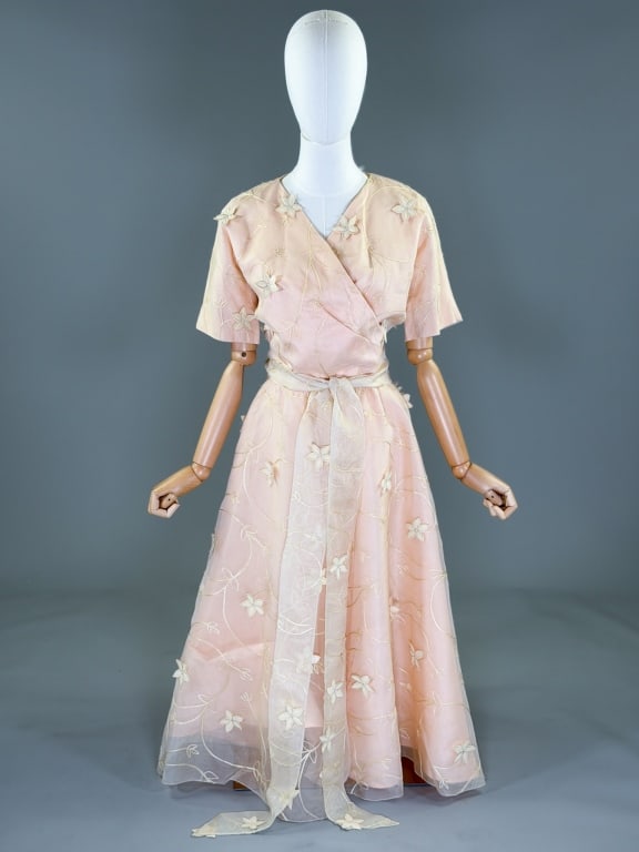 Vintage 1970s Chainstitch Embroidered Floral Dress: Vintage 1970s Chainstitch Embroidered Floral Dress having chainstitch embroidery and floral appliques throughout, closing at center back with zip and attached tie at waist, fully lined throughout. Mea
