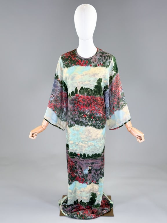 Vintage 1970'2 Goldworm Monet Print Knit Dress: Vintage 1970'2 Goldworm Monet Print Knit Dress having Monet print throughout, knit through body with chiffon sleeves and center back zip closure. Labeled Goldworm, marked size 8. Measuring 36-46 inch 