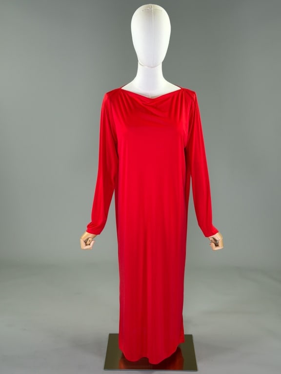 Vintage 1980s Diane Von Furstenberg Jersey Dress: Vintage 1980s Diane Von Furstenberg Jersey Knit Dress having boat neckline with long sleeves and shift style body. Labeled Diane Von Furstenberg - marked size 12. Measuring 40 - 46 inch bust, 42 - 44 