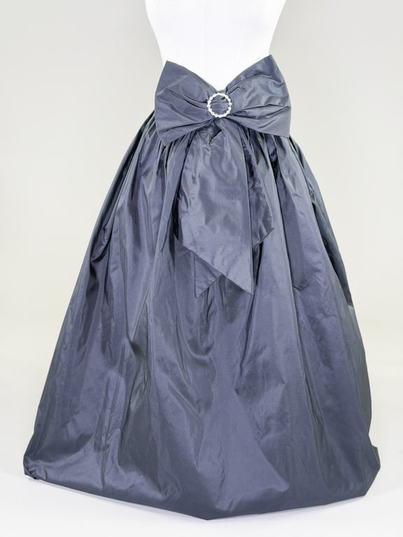 Vintage 1980s Razook's Taffeta Ruched Bow Skirt: Vintage 1980s Razook's Taffeta Ruched Bow Skirt having large bow applique at center front with ruched waist line and side zip closure. Labeled Razook's. Measuring 26 inch waist, 38 inches long, separa
