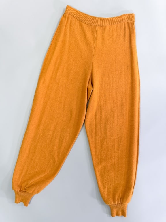 Vintage 1980s Sonia Rykiel Wool Knit Lounge Pants: Vintage 1980s Sonia Rykiel Wool Knit Lounge Pants having elastic waist and ribbed cuffs. Labeled Sonia Rykiel Paris. Measuring 26-38 inch waist, 14 inch rise, 27 inch inseam. From the lifetime collect