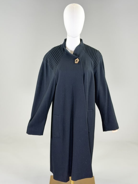 Vintage 1980s Wool Raglan Sleeve Swing Coat Jacket: Vintage 1980s Wool Raglan Sleeve Swing Coat Jacket having pleated details at shoulders, closing at neck with single button and front welt pockets, fully lined throughout. Labeled Portrait. Measuring f