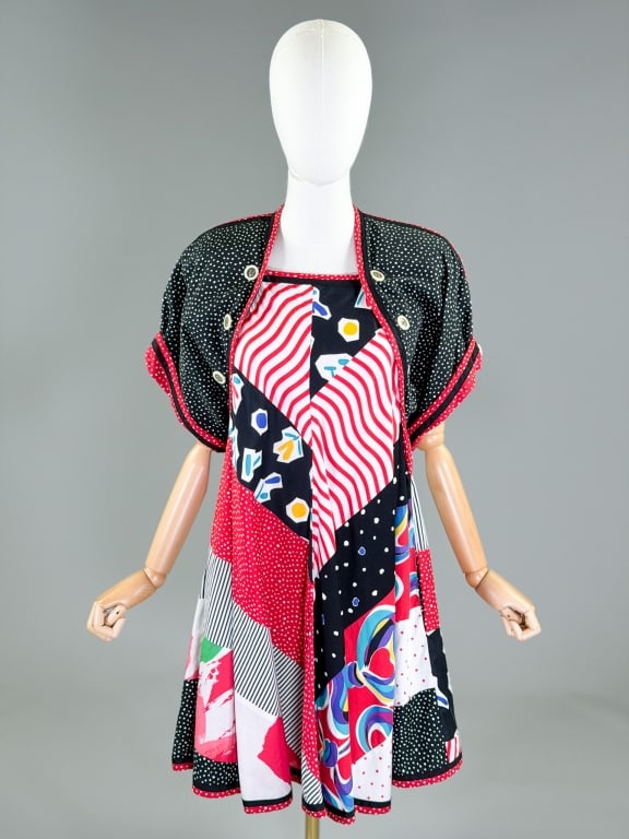 Vintage 1980s Jeanne Marc Patchwork Cotton Dress: Vintage 1980s Jeanne Marc Patchwork Cotton Tent Dress having button detail closure at front with side pockets and A-line shape. Labeled dresses Jeanne Marc, marked size XS. Measuring 46 inch bust, fre