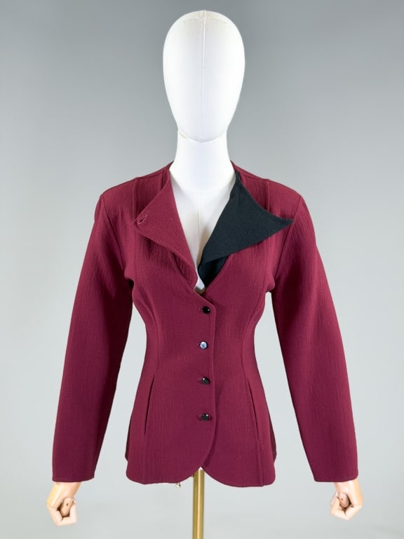 Vintage 1980s Geoffrey Beene Wool Blazer Jacket: Vintage 1980s Geoffrey Beene Wool Blazer Jacket having single breasted button front closure with two front pockets. Labeled Geoffrey Beene. Measuring 40 inch bust, 36 inch waist, 26 inches long, 22 in