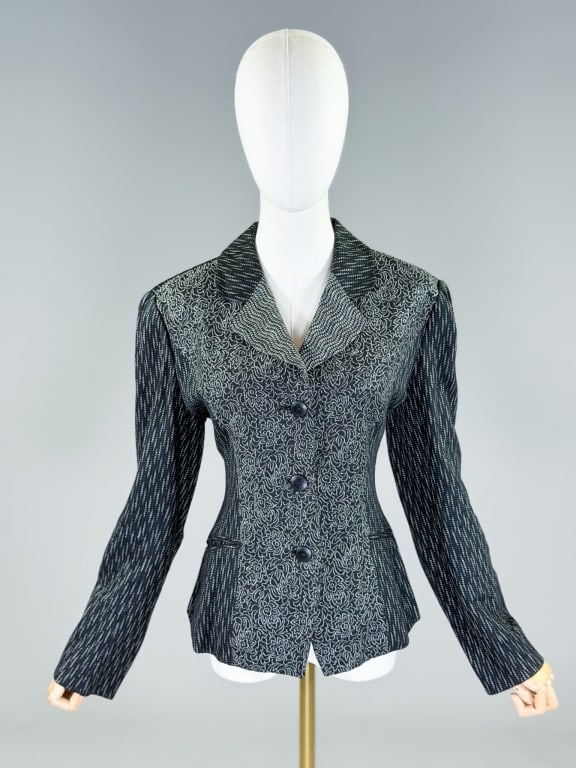 Vintage 1990s Kenzo Paris Wool Silk Blazer Jacket: Vintage 1990s Kenzo Paris Wool Silk Blazer Jacket having notched lapel collar with single breasted button front closure and two front pockets, fully lined throughout. Labeled Kenzo Paris. Measuring 38