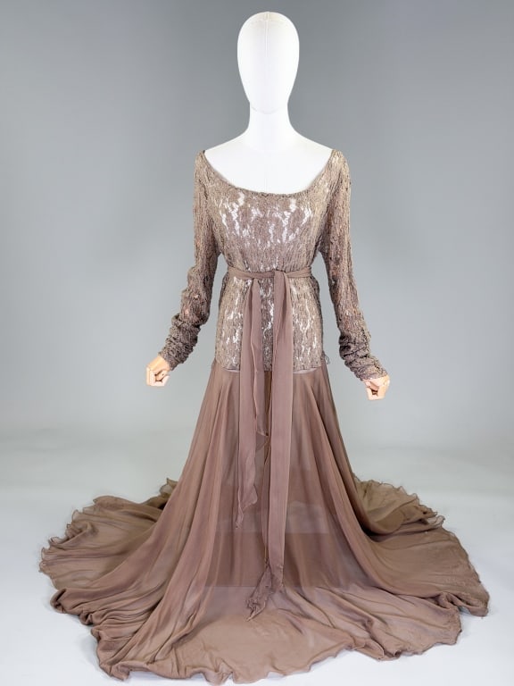 Vintage 1990s Holly Harp Lace & Silk Chiffon Dress: Vintage 1990s Holly Harp Lace & Silk Chiffon Dress having lace top with silk chiffon skirt, elastic waist and belt. Labeled Holly Harp - marked size M. Measuring 34 - 48 inch bust, 30 - 36 inch waist,