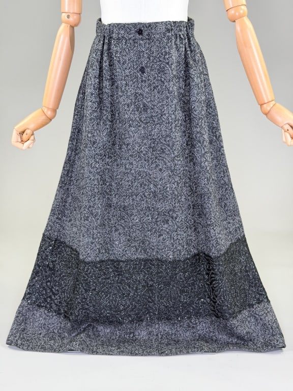 Vintage 1990s Geoffrey Beene Wool Lace Maxi Skirt: Vintage 1990s Geoffrey Beene Wool Lace Maxi Skirt having elastic waist and button front closure with lace detail at hem. Labeled Geoffrey Beene New York. Measuring 27-34 inch waist, 34 inches long. Fr
