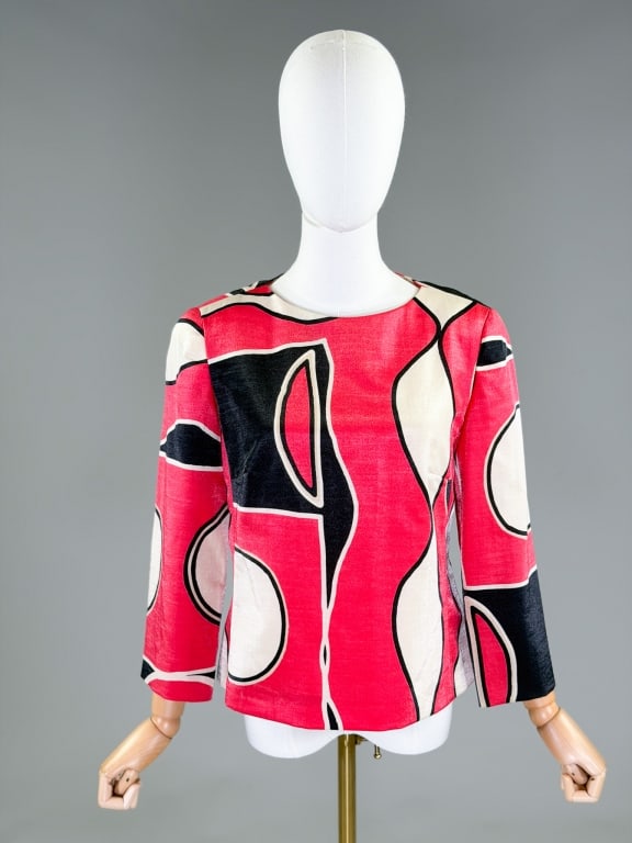 Vintage 1990s Louis Feraud Mod Print Blouse Top: Vintage 1990s Louis Feraud Mod Print Blouse Top having boxy shape with back neck zip closure. Labeled Louis Feraud - marked size US 6. Measuring 38 inch bust, 22 inches long, 20 inch sleeve length. Fr