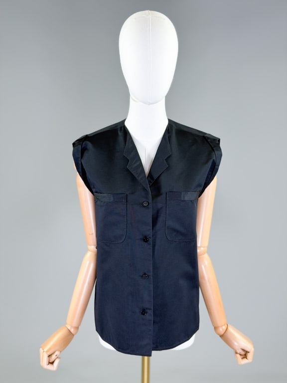 Vintage 1990s Geoffrey Beene Silk Boxy Blouse Top: Vintage 1990s Geoffrey Beene Silk Boxy Blouse Top having notched lapel style collar with button front closure and two front patch packets. Labeled Geoffrey Beene, marked size 8. Measuring 38 inch bust