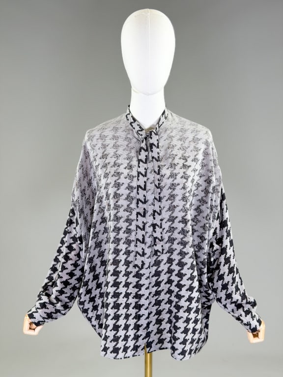 Vintage 2000s MaxMara Silk Houndstooth Blouse: Vintage 2000s MaxMara Silk Houndstooth Blouse having covered placket button front closure, with tie at neck. Labeled MaxMara, size US 6. Measuring free bust, 28 inches long, 18 inch sleeve length. Fro