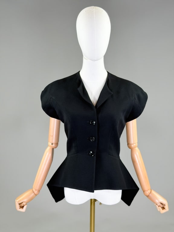 Vintage 2000s Pearce Fionda Wool Peplum Top: Vintage 2000s Pearce Fionda Wool Peplum Top having button front closure with peplum at waist, fully lined. Labeled Pearce Fionda London, Bergdorf Goodman. Measuring 38 inch bust, 30 inch waist, 28