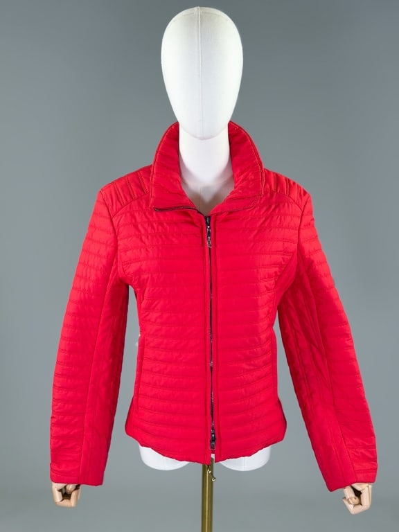 Vintage Post Card Quilted Zip Front Jacket Coat: Vintage Post Card Quilted Zip Front Jacket Coat having two way zip front closure with two zippered pockets at front. Labeled Post Card. Measuring 38 inch bust, 23 inches long, 23 inch sleeve length. F