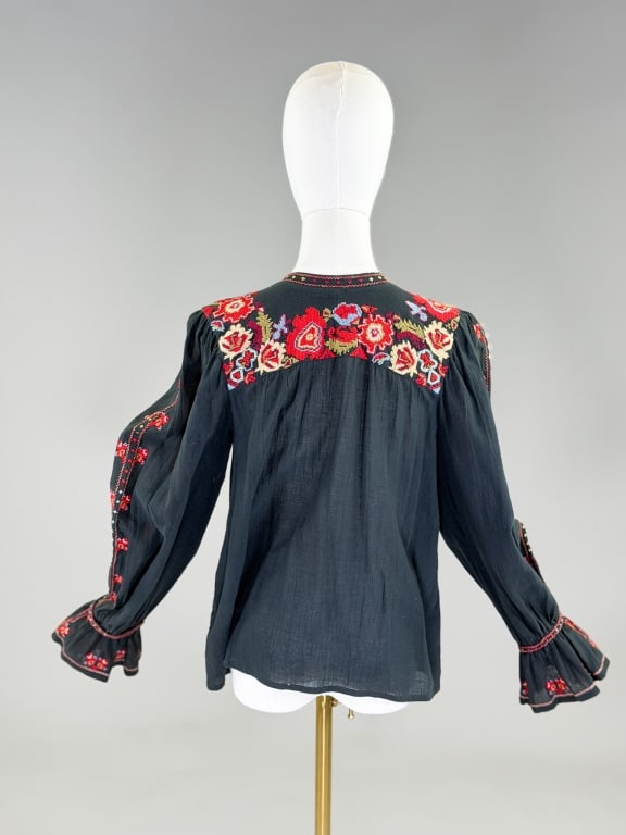 Vintage Floral Embroidered Peasant Folk Blouse: Vintage Floral Embroidered Peasant Folk Blouse having tie at neck with floral embroidery throughout. Measuring 36 inch bust, 24 inches long, 28 inch sleeve length. From the lifetime collection, fashio